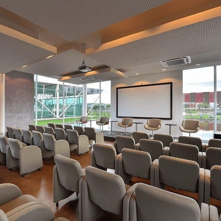 Where Business Meets Comfort: Hosting Corporate Events at Modern Hotels